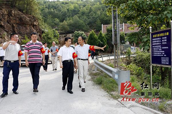 說明: 新田：秦山成深入庫區指導飲用水源地環境保護工作